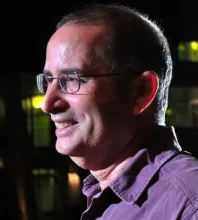 תמונה של פרופ' אבי עשור